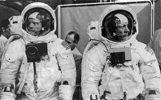 Армстронг и Олдрин тренируются перед полетом на Аполлоне11 Центр - фото 60