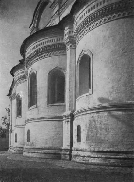 11 Троицкий собор Апсиды Лишь со второй половины XVII в в городе начали - фото 12