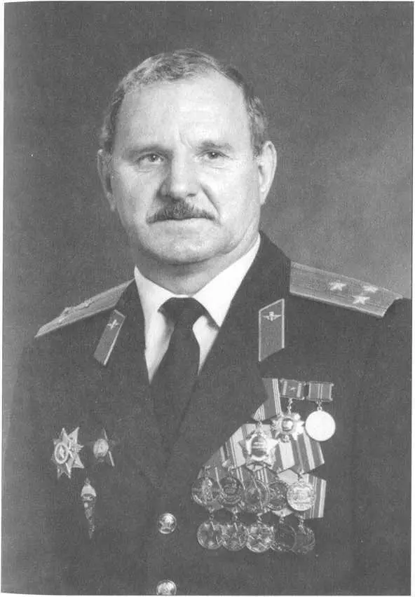 Автор полковник ВДВ в парадной форме незадолго до увольнения в запас На - фото 60