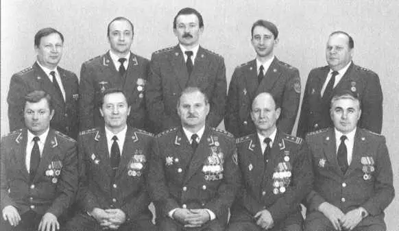 Сотрудники оперативнодежурной службы Таможенного комитета 1996 г Пятилетний - фото 65