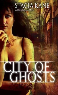 Stacia Kane City of Ghosts обложка книги