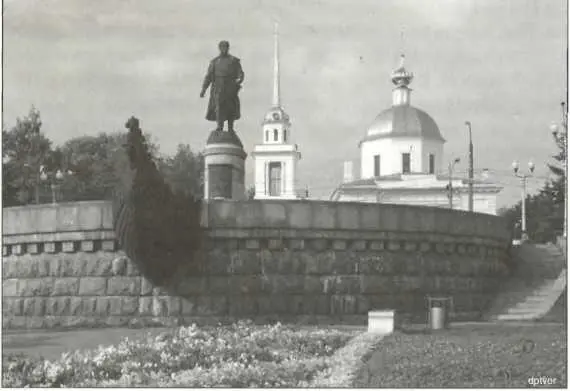 Памятник А Никитину в Твери В своем Хождении за три моря Каспийское - фото 5