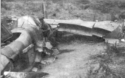 Этот Ил2 разбился на Восточном фронте в 1942 г Он несет необычный трехцветный - фото 57