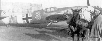 Снимок истребителя Bf 109G2 с гермокабиной сделан в Тунисе в начале 1943 г - фото 143