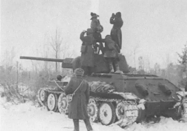 Наблюдение за противником Район Высокиничей 1941 г Командир танковой - фото 20