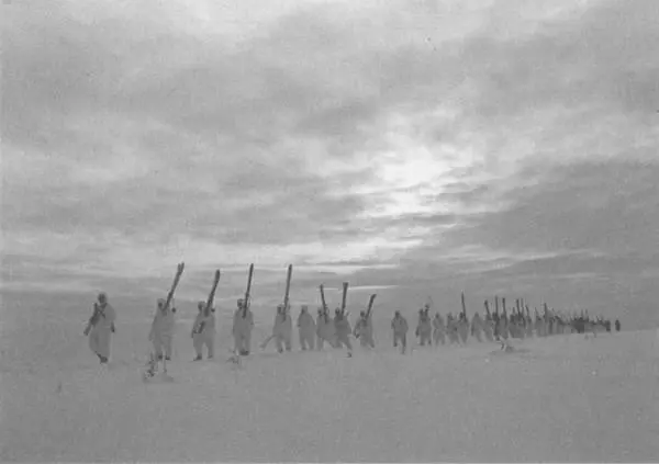 Лыжный батальон выдвигается к рубежу атаки Район Угры Зима 194142 г - фото 44