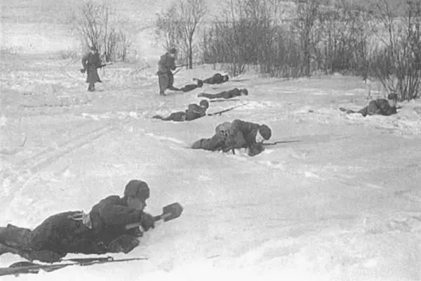 Атака советского подразделения Район Юхнова Зима 194142 г - фото 45