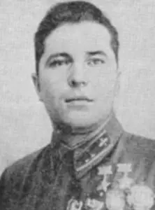 Настоящий сталинский сокол Всего за два года Кравченко из старших - фото 82