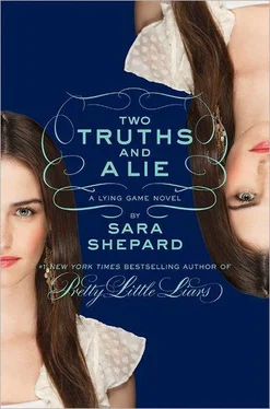 Sara Shepard Two Truths and a Lie обложка книги