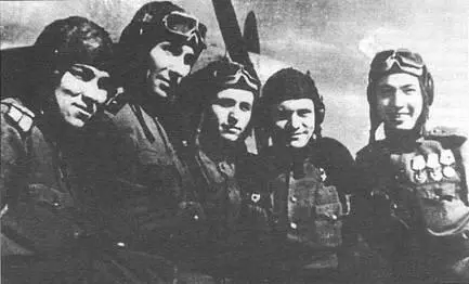 Слева направо мл лт А Ахметов лт Г Надточиев неизвестный мр стажер - фото 4