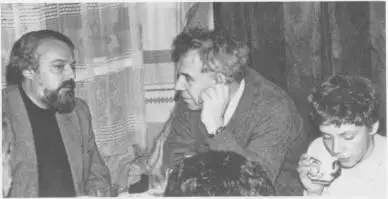 1980 год Слева направо о Александр Роберт Минлос Митя Антопольский Фото - фото 7
