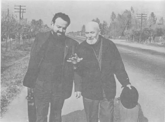 О Александр Мень и о Сергий Желудков 1976 г Священник Сергий Желудков - фото 2