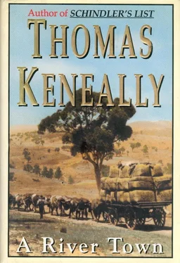 Thomas Keneally A River Town обложка книги