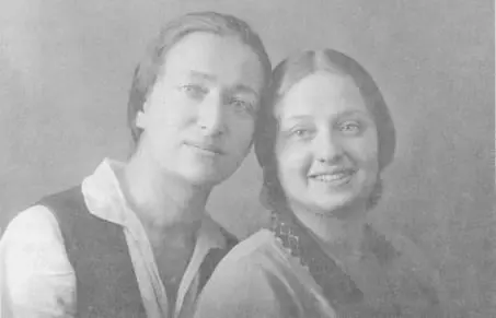 Вера Яковлевна и Елена Семеновна Я родился 22 января 1935 года в Москве - фото 14