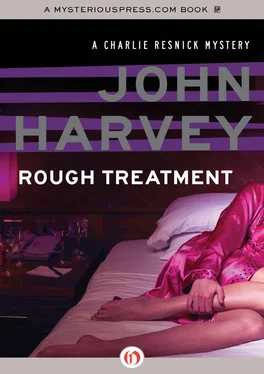 John Harvey Rough Treatment обложка книги