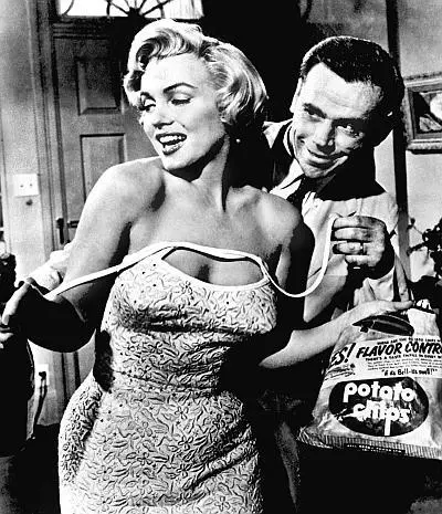 Кадр из фильма Семь лет раздумий The Seven Year Itch 1955 г Все попытки - фото 120