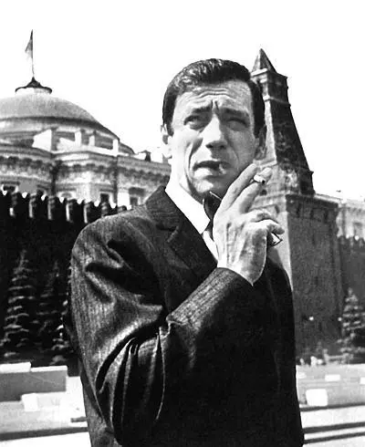 Ив Монтан на Красной площади в Москве 1959 г Также рассказывают что однажды - фото 136