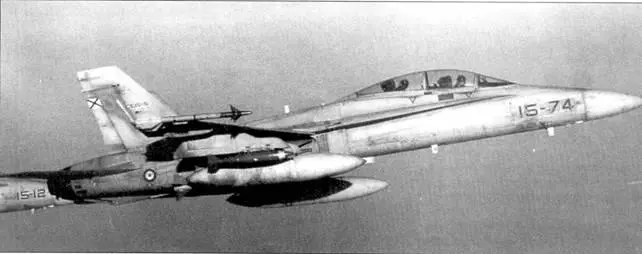 Истребительбомбардировщик EF18 из эскадрильи А1а15 ВВС Испании на пилоне - фото 33
