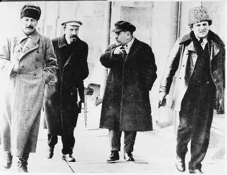 41 Iosif Stalin Alexei Rykov Lev Kamenev and Grigori Zinoviev walking in - фото 45