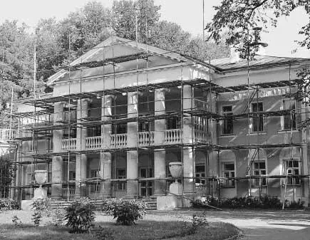 46 The Big House at Gorki Jeremy Nicholl 47 Family photograph at Gorki - фото 50