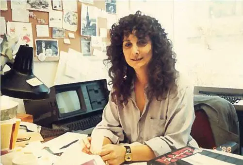 Datlow sitting at her desk in the OMNI offices in 1981 roughly a year after - фото 4