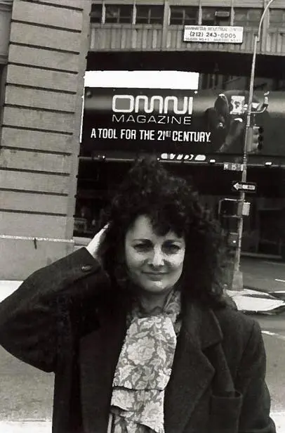Datlow in front of an advertisement for OMNI magazine in New York City in 1991 - фото 7