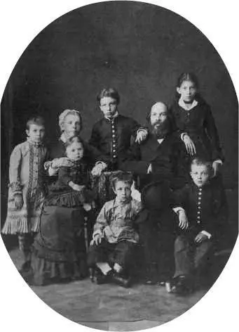 The Ulyanov family in 1879 The children from left to right are Olga Maria - фото 6