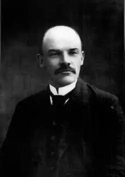 A formal portrait of Lenin in 1910 when he was living in Paris Here he - фото 31