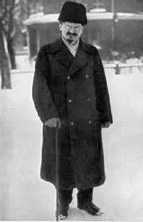 Lev Trotsky at BrestLitovsk in 1918 where he led the delegation that - фото 38