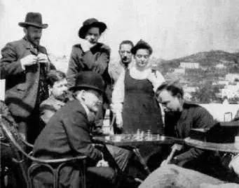 Capri 1908 Lenin plays chess with Alexander Bogdanov with Gorky looking on - фото 58