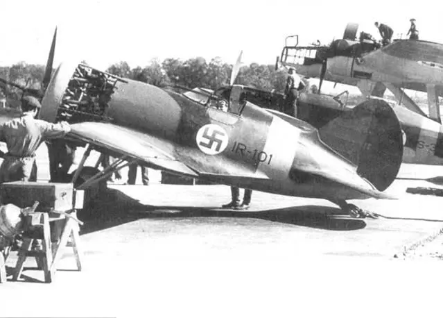 Еще один снимок истребителя И16 с бортовым идентификационным кодом VH201 - фото 57