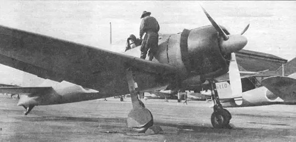 Зеро модель 21 IHA109 из Ивакуни кокутай На створке основной опоры шасси - фото 54