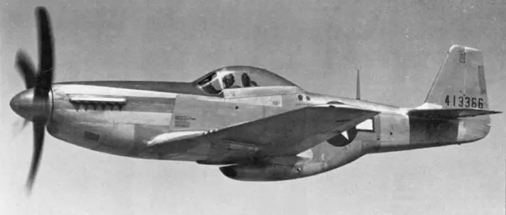 Отличная фотография прекрасного истребителя P51D5 Левый оружейный отсек - фото 102