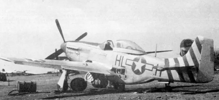Полковник Уильям Дэниел ас и командир 31й FG летая на этом Tempus Fugit - фото 162