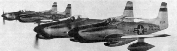 Пара F82E из 27го FW с авиабазы ВВС США Бергстром в полете над Техасом - фото 198