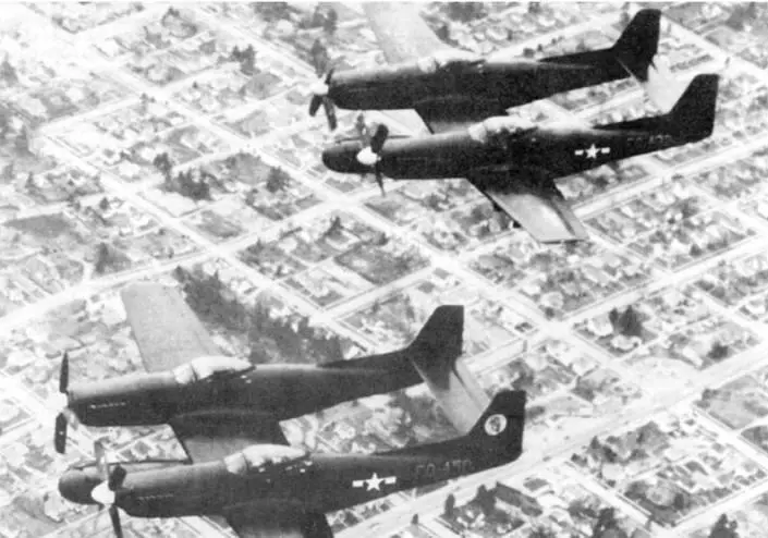 Пара F82F из 318й FAWS над Такомой Вашингтон 1949 год 318я эскадрилья - фото 201
