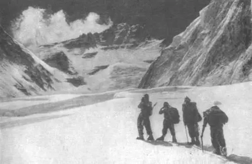 Группа участников английской экспедиции 1953 г на Эверест в Западном цирке В - фото 57