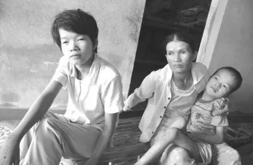 Nguyen Thi May and her children Nguyen Thi Mays husband Pham Xong confides - фото 11