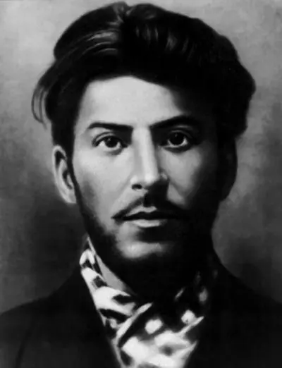 И В Джугашвили 19051906 гг ИВСталин в 1913 г после возвращения из - фото 7