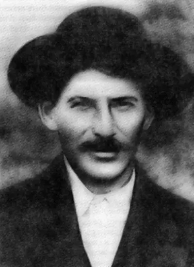 ИВСталин в 1913 г после возвращения из Вены И Сталин А Рыков Л - фото 8