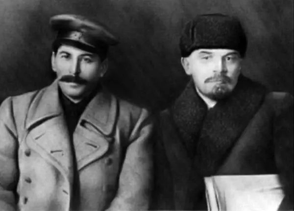Ленин и Сталин на VIII съезде РКП Члены Реввоенсовета ЮгоЗападного фронта - фото 11