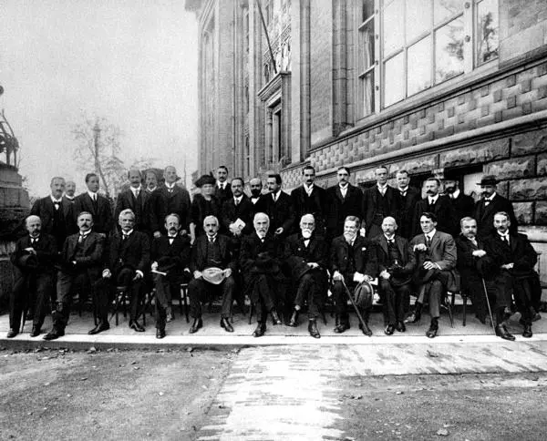 Второй Сольвеевский конгресс 1913 г Из честолюбия или чувства долга не может - фото 10