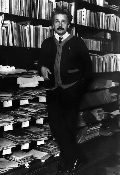 Истинная ценность человека определяется тем насколько он освободился от - фото 22