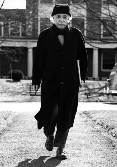 Не знаю каким оружием будут сражаться в третьей мировой войне но в четвертой - фото 43