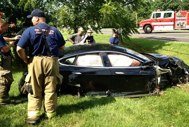 Ни в Model S ни в Tesla Roadster пока не погиб ни один человек Даже - фото 113