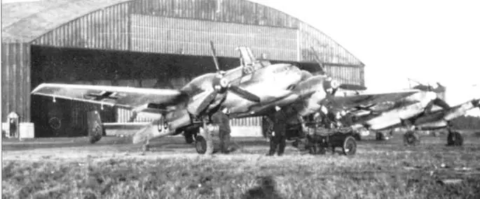 Конец 1940 г после тяжелых потерь ZG52 была расформирована С амолеты и - фото 157