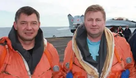 Шефпилот РСК МиГ Михаил Беляев и генеральный директор РСК МиГ Сергей - фото 44