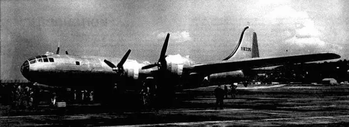 Третий ХВ29 на площадке аэродрома БоингФилд июнь 1943 года Виден - фото 22