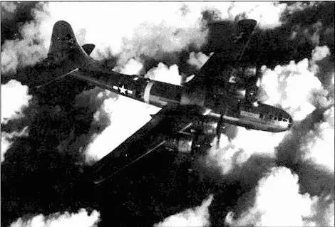 В29 из 444й группы над затянутыми облаками Гималаями 21 ноября 1944 года - фото 46