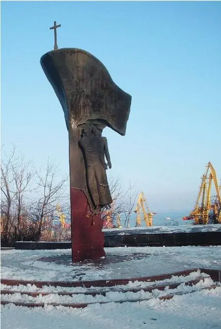 Памятник погибшим морякам и судам Черноморского морского пароходства Дом где - фото 62